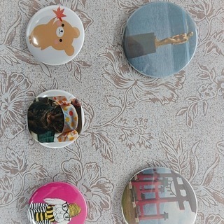 プラバンアクセサリーと缶バッチ作りの画像