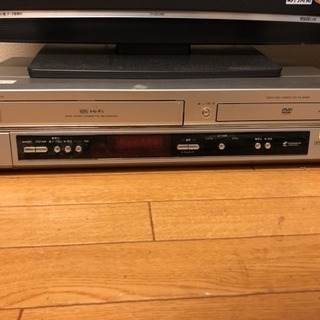 SHARP DVD/VHS プレーヤー リモコン付きの画像