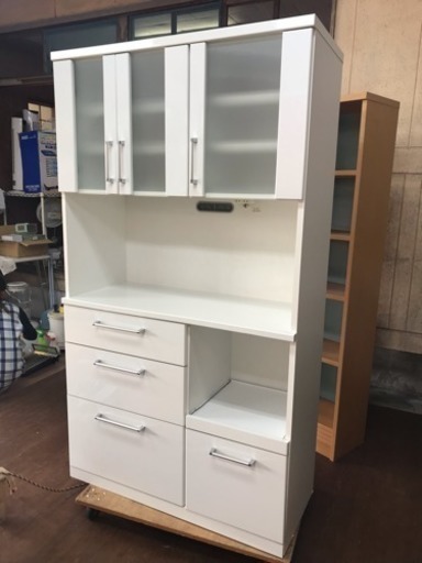 【リサイクルサービス八光　田上店　配達・設置OK】エナメルホワイト　ファミリーサイズ　食器棚