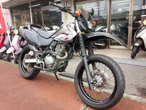 NO.2639　ＸＲ２３０モタード　空冷４サイクル単気筒２３０ｃｃ　ブラック＆シルバー　☆彡