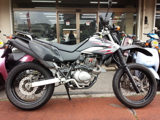 NO.2639　ＸＲ２３０モタード　空冷４サイクル単気筒２３０ｃｃ　ブラック＆シルバー　☆彡