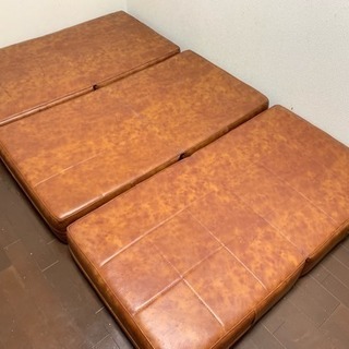 三人掛けソファーベッドです。