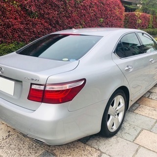 『 レクサスＬＳ460人気のバージョンS 本革 純正19インチAW 走行少ない5万キロ代！！車検長い平成32年9月まで バックモニター禁煙車』の画像