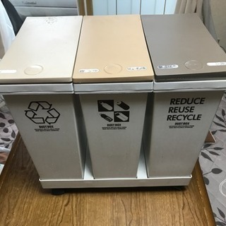 ダストボックス