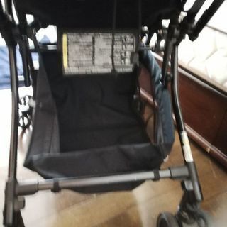 コンビ ベビーカー メチャカルハンディ オート4キャス コンパクトの画像