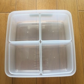 おせち料理や行楽のお弁当に大きめタッパー あげますの画像