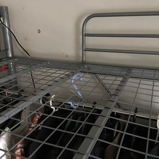 金属製のロフトベッドの画像