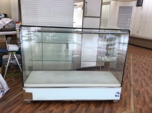 本日中に締め切ります❗️照明・キャスター付きショーケース【訳あり現状品】