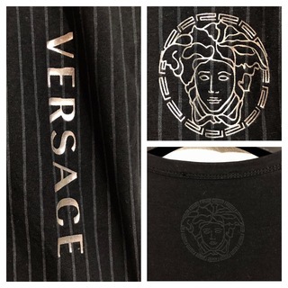 VERSACE　目立つこと間違いなし　ロゴ入りTシャツの画像