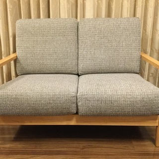 ほぼ新品 ニトリの布張りソファ「マイス」2人用