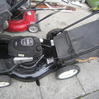 自走芝刈り機5馬力バケット付き