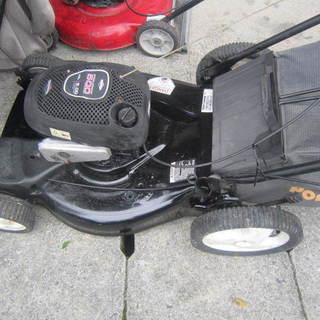 自走芝刈り機5馬力バケット付きの画像