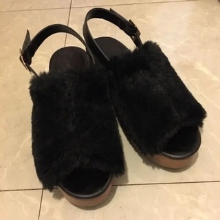 sango ファーサンダル ほぼ新品