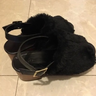sango ファーサンダル ほぼ新品の画像