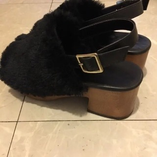 sango ファーサンダル ほぼ新品の画像