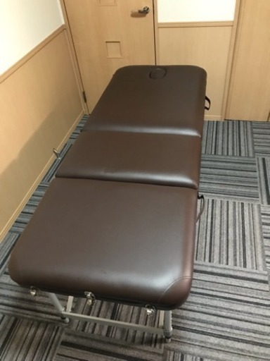 リクライニング付き折りたたみマッサージベッド