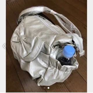 新品❣️ ショルダーバッグ  ペットボトルが入って便利❣️服に合...