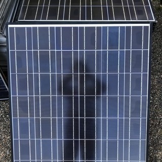 ソーラーパネル、太陽光電池モジュール、日本製 153w 残り4枚...