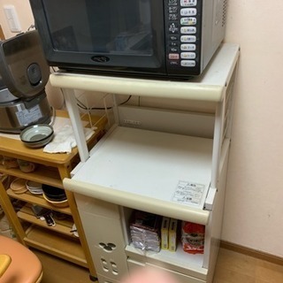 お引き取り様確定。あげます。キッチン収納、米収納つき。
