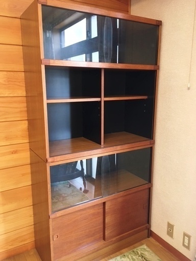 本格的な戸棚付き本棚