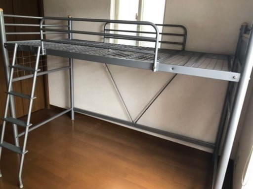 ステール製のロフトベッド