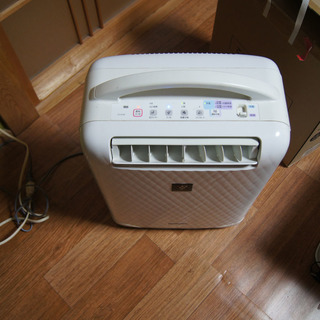 シャープ 除湿器 プラズマクラスター CV-A100 中古の画像