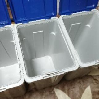 【取引売却済み】連結式ゴミ箱 45リットル ３個  ニトリの画像