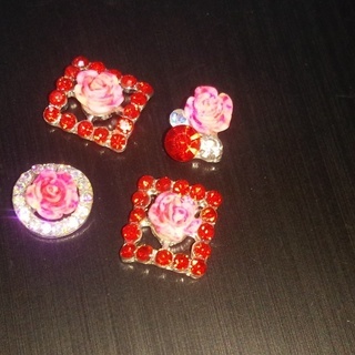 ４個セット ネイルパーツ デコパーツ ３Ｄ パーツ バラ チャーム 薔薇 赤 レッド ストーン ビジューの画像