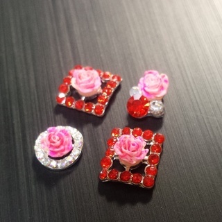 ４個セット ネイルパーツ デコパーツ ３Ｄ パーツ バラ チャーム 薔薇 赤 レッド ストーン ビジューの画像