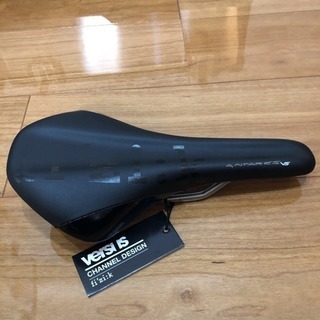 fizik ANTARES VERSUS フィジーク アンタレス vs サドルの画像