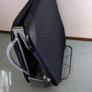 折りたたみベットの画像