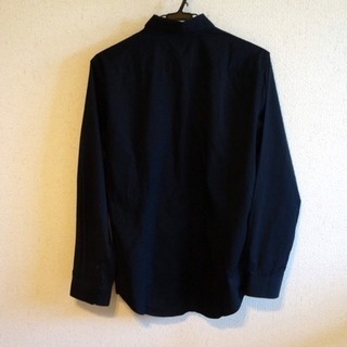 ユニクロブラックシャツの画像