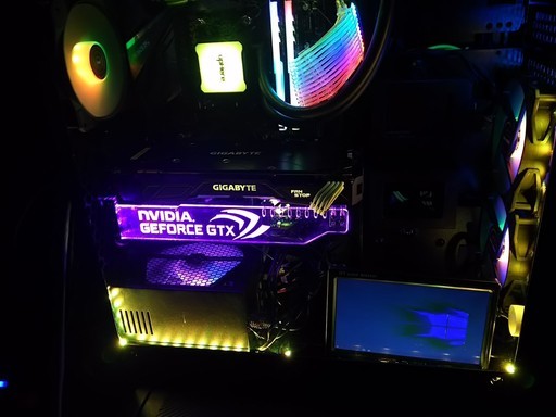 デスクトップパソコン Ryzen2700x/16G/GTX1070/SSD500G.