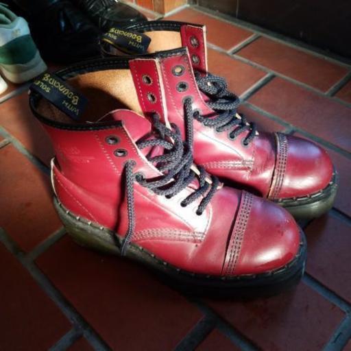 美品 Dr Martens ドクターマーチン ブーツ シューズ スニーカー 靴 赤 革 皮 レッド ワインレッド メンズ 廃盤 茶芯 英国製 イングランド 赤チェリー サイズ 26.0cm 26.5cm レディース