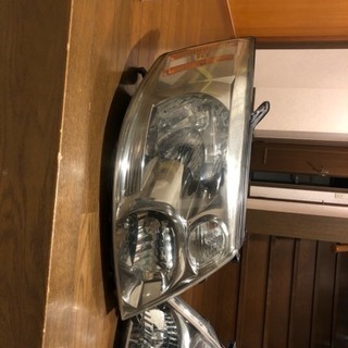 アルファード10系ヘッドライトの画像