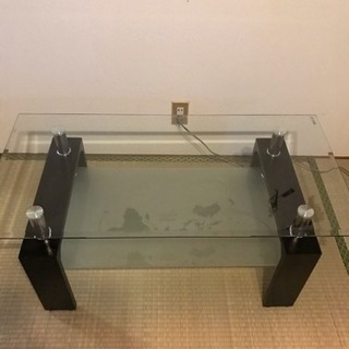 ガラステーブルをお譲りします。