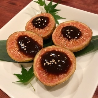 飲食店での接客などの画像