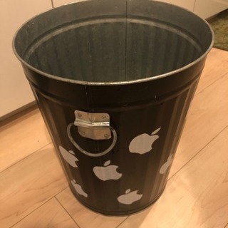 【家具3点】テレビ台とコードレス掃除機とゴミ箱の画像