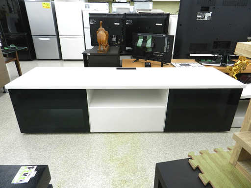 光沢 ホワイト キレイ テレビ台 AVボード ガラス戸 TV台 白エナメル ローボード リビングボード ☆ PayPay(ペイペイ)決済可能 ☆ 札幌市 北区 屯田