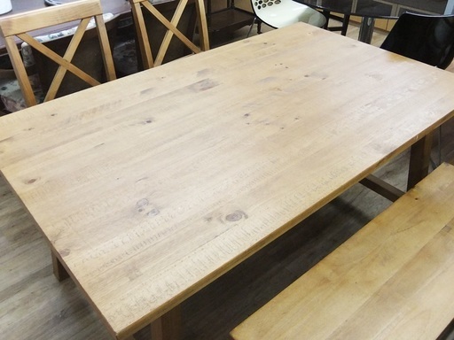 ニトリのダイニング４点セットです。