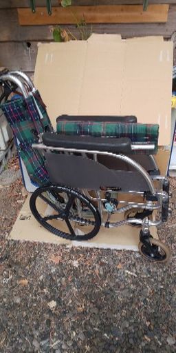 介護用、中古の車イス、