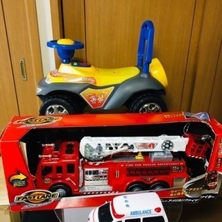 消防車と救急車のおもちゃ