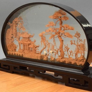 【あげます】中国の工芸品 軟木彫り ガラスケース入り ＜手渡し希望＞