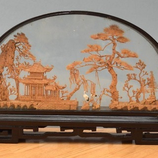 【あげます】中国の工芸品 軟木彫り ガラスケース入り ＜手渡し希望＞の画像