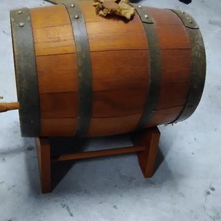 差し上げます。ワイン樽。