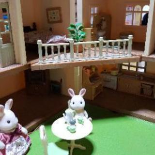 ｼﾙﾊﾞﾆｱﾌｧﾐﾘｰ(灯りの灯る大きな家)の画像