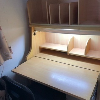 机板収納学習机椅子付き差し上げます。
