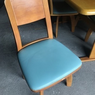 ダイニングテーブルの画像