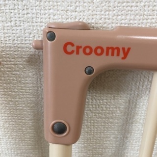 （交渉中）クルーミーのベビーゲート　幅69～90cmベビーフェンスの画像