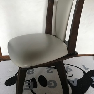 〔お話中です〕回転椅子 一脚だけです。